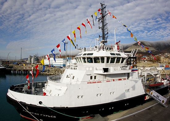 Спасательное судно Черноморского флота "Капитан Гурьев" прошло Суэцкий канал