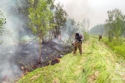 Лесной пожар в Якутии приблизился к еще одному населенному пункту