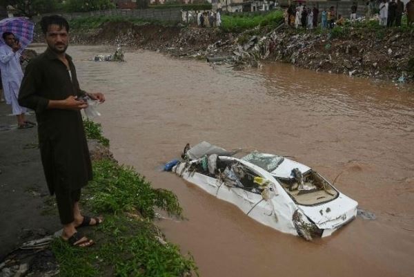 Наводнения на севере Пакистана привели к гибели двух человек